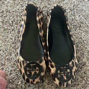 Leopard Tory Burch flats. Slight wear to Tory emblem